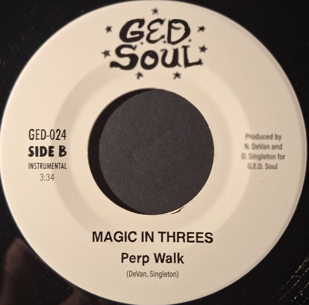 Magic In Threes-Aperitivo/Perp Walk (7" Vinyl)